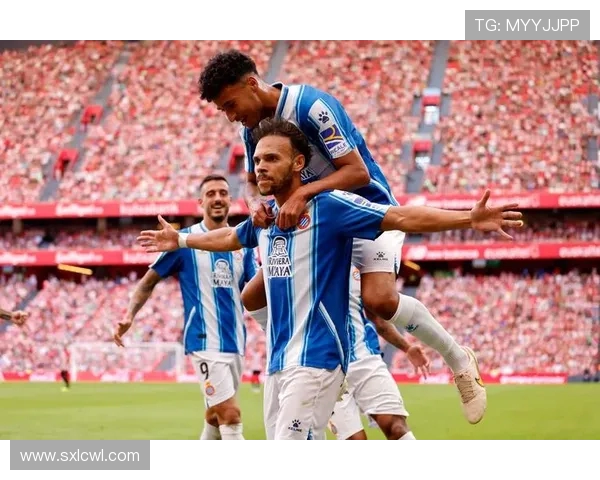 “鹦鹉军团”诺里奇城英超历史与球衣解读