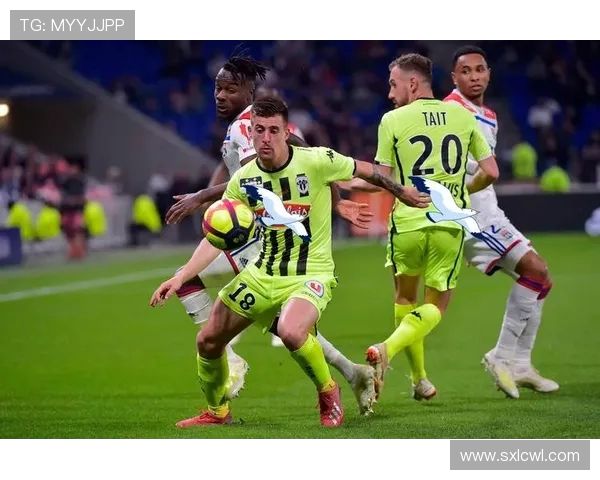 法甲赛季最佳战术调整解析：主帅的临场智慧